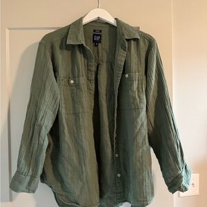 GAP Green Casual Button Down Shirt with Collared Neckline